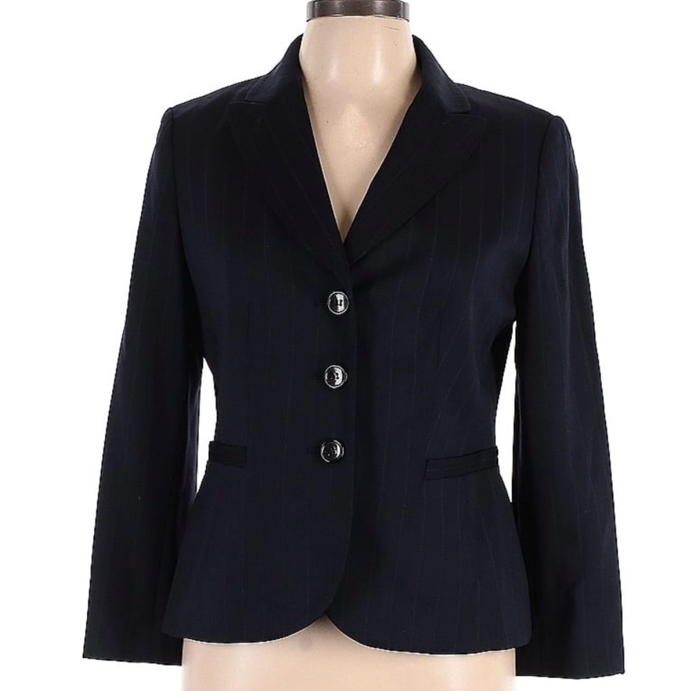 Beautiful Ann Taylor blazer: size 10 petite in excellent condition